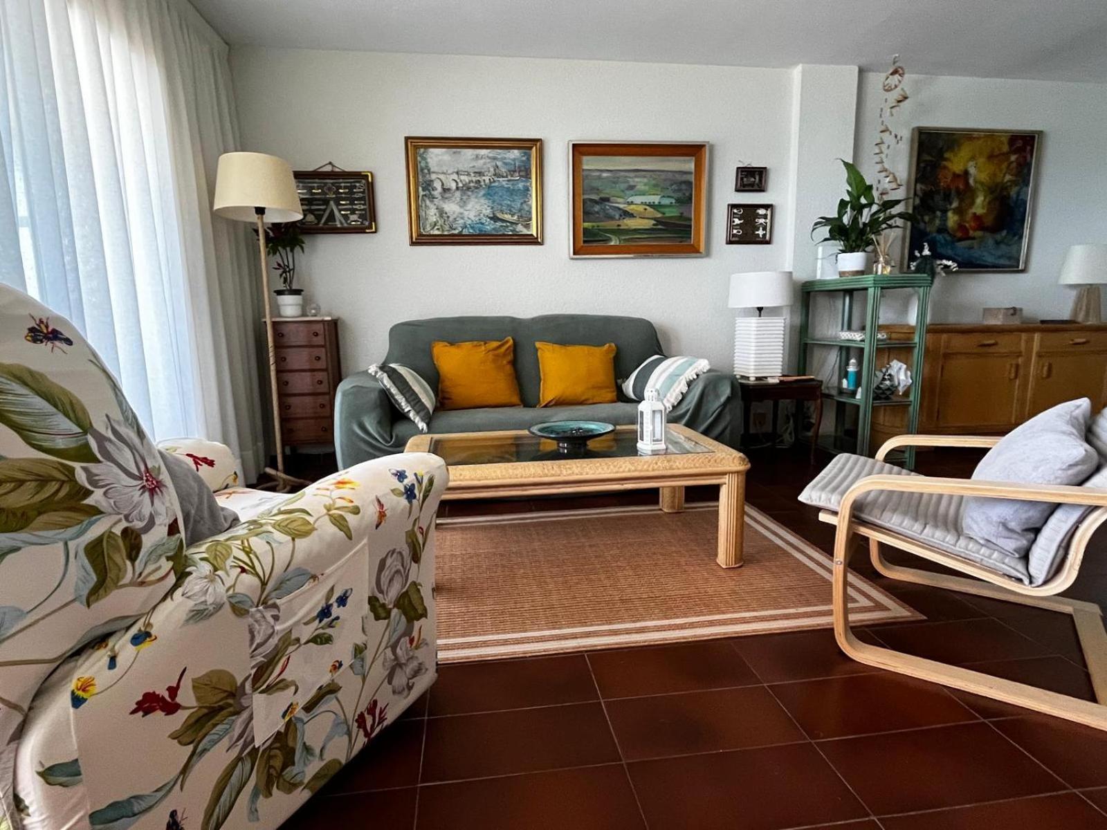 Acogedor Y Amplio Apartamento Familiar A Pie De Playa Calafell Exterior photo